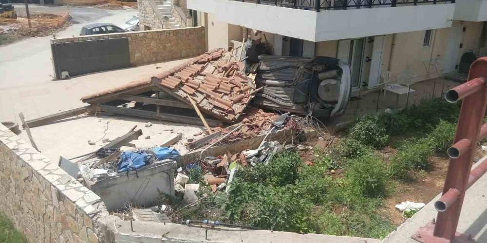 Απίστευτο τροχαίο στα Χανιά: Αυτοκίνητο προσγειώθηκε μέσα σε αυλή σπιτιού! [εικόνες]