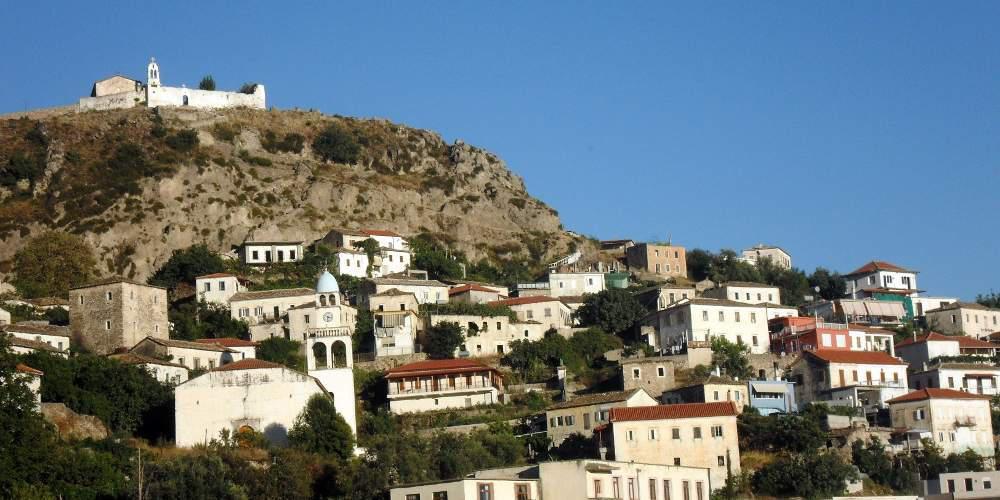 Η Ελλάδα αφαιρεί την υπηκοότητα από «ομογενείς» της Αλβανίας που συνεργάζονται με τα Τίρανα για τις κατεδαφίσεις