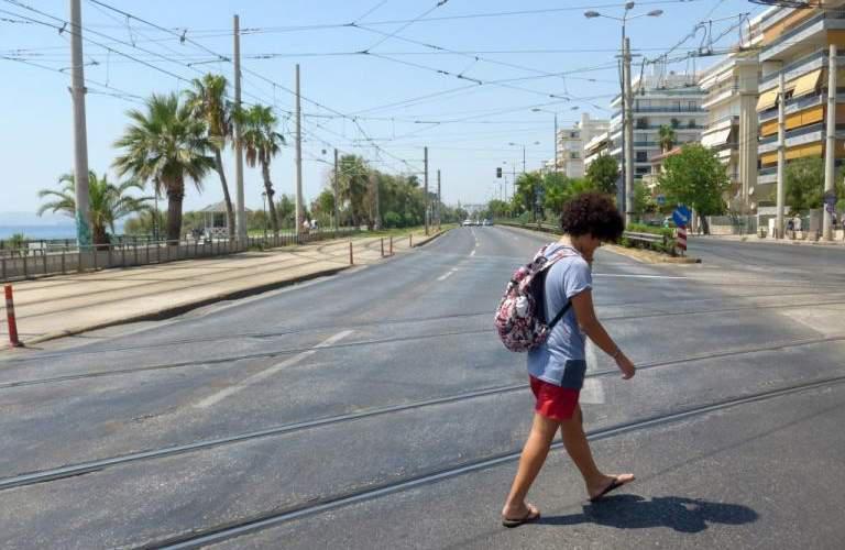 Άδεια πόλη η Αθήνα – «Έρημοι» οι δρόμοι στο κέντρο [εικόνες]