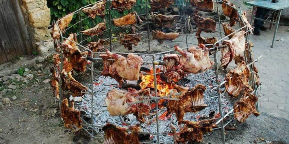 Απίστευτο: Αυτοκίνητο με 6 άτομα έπεσε σε γκρεμό γιατί ο οδηγός χάζευε το αντικριστό