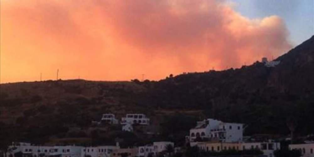 Μαίνεται η φωτιά στα Κύθηρα – Κάηκε το 1/3 του νησιού