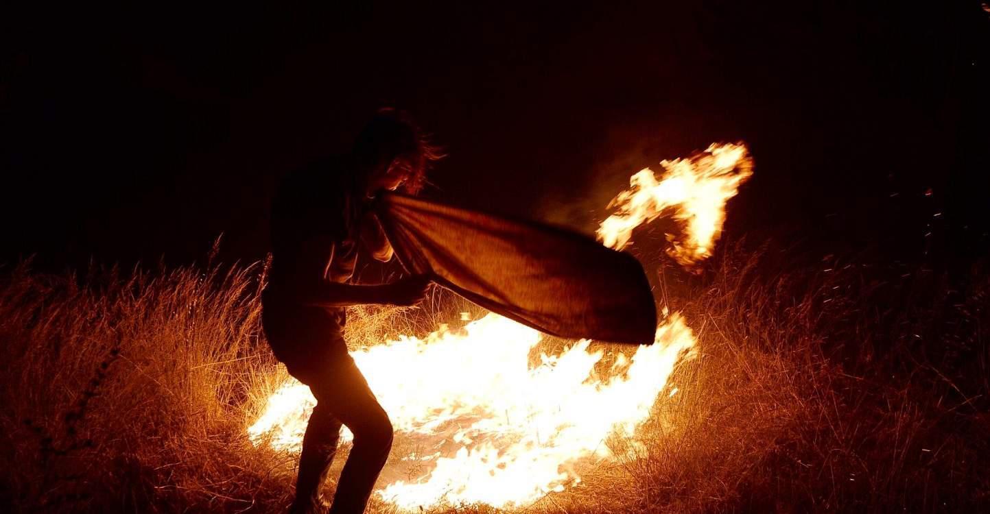 Φυσικό φαινόμενο οι φωτιές, υποστηρίζει σύμβουλος της περιφέρειας Αττικής! [βίντεο]