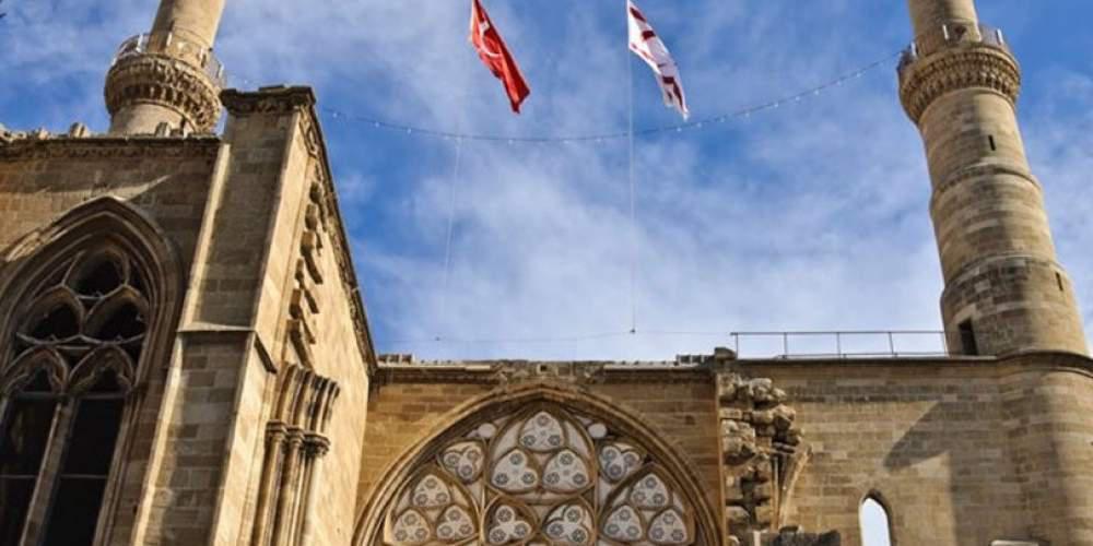 Τουρκοκύπριοι κατηγορούν τον Ερντογάν: Μας χτίζει τζαμιά και όχι σχολεία