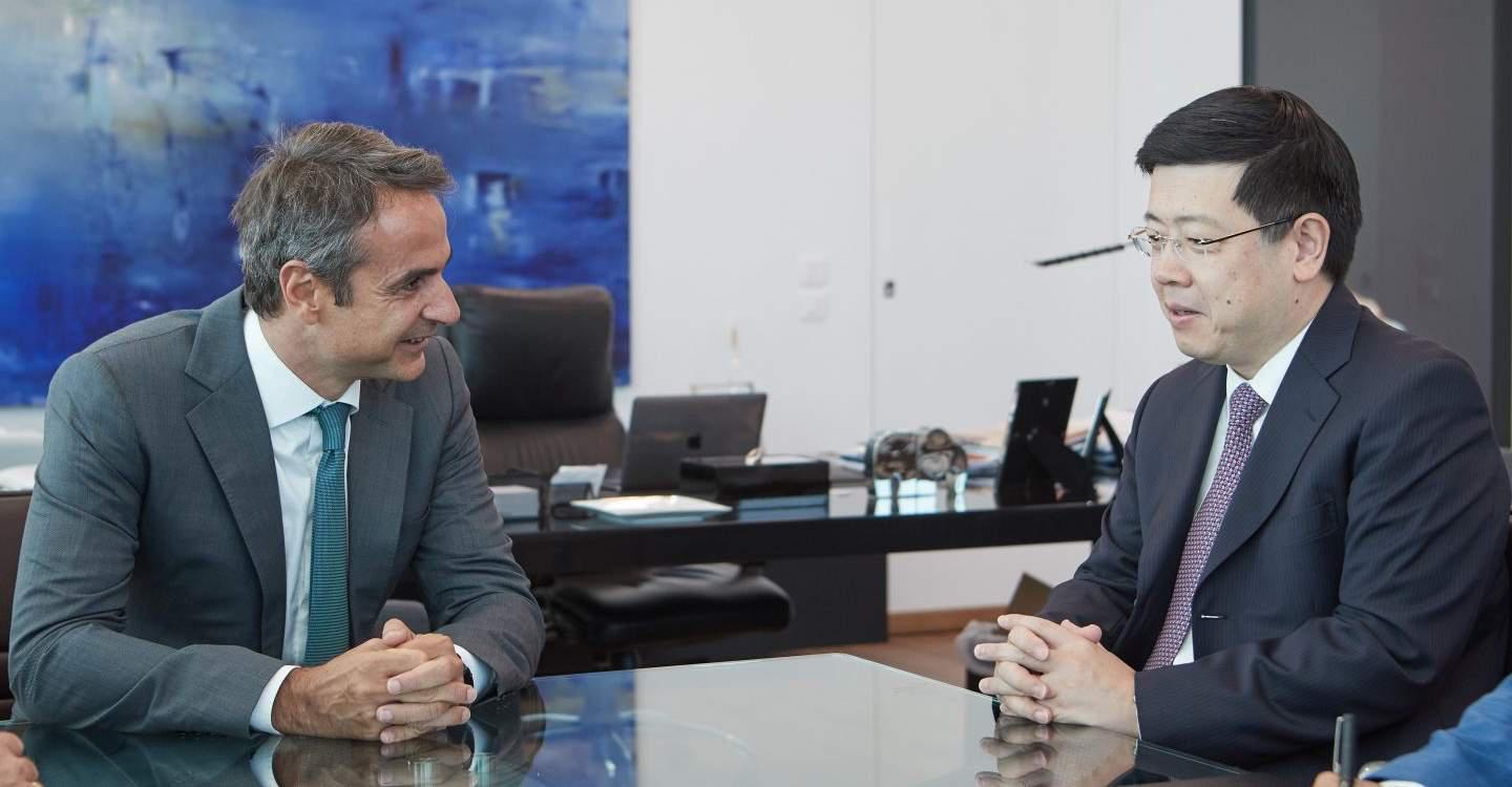 Οι προοπτικές διμερούς συνεργασίας στη συνάντηση Μητσοτάκη με τον Πρέσβη της Κίνας [εικόνες]