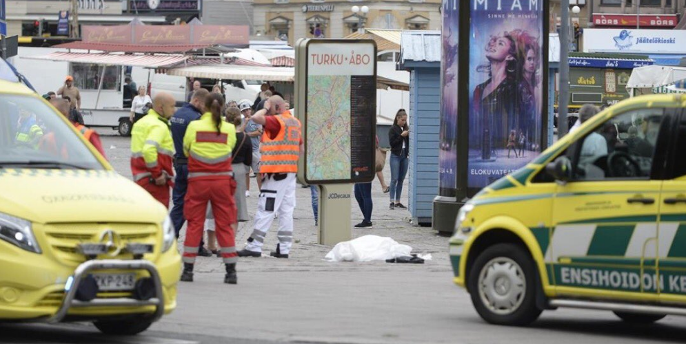 Αστυνομικοί πυροβόλησαν άνδρα που μαχαίρωνε πολίτες στο Τούρκου [εικόνες & βίντεο]