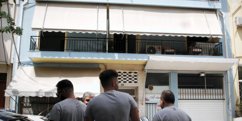 Τραγικές στιγμές στο δικαστήριο για την δολοφονία της 18χρονης Ειρήνης από τον πατέρα της στη Πετρούπολη