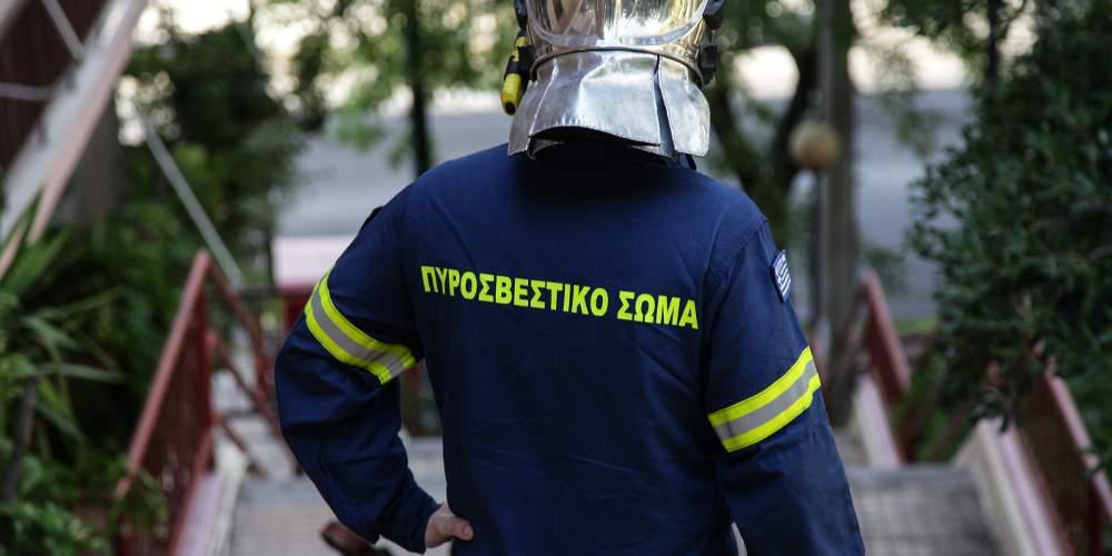 Στο Νοσοκομείο Πατρών μεταφέρεται ο πυροσβέστης που χτυπήθηκε από βράχο στην Ζαχάρω
