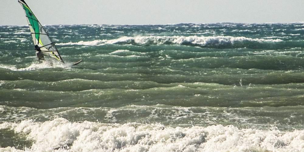 Καιρός: Ισχυροί άνεμοι και πτώση της θερμοκρασίας