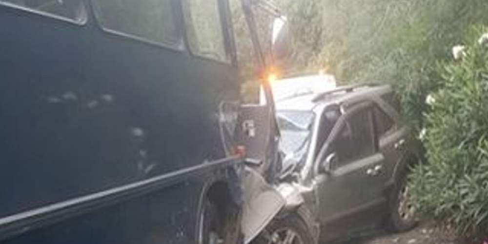 Σοβαρό τροχαίο στα Χανιά: Σύγκρουση στρατιωτικού λεωφορείου με αυτοκίνητο