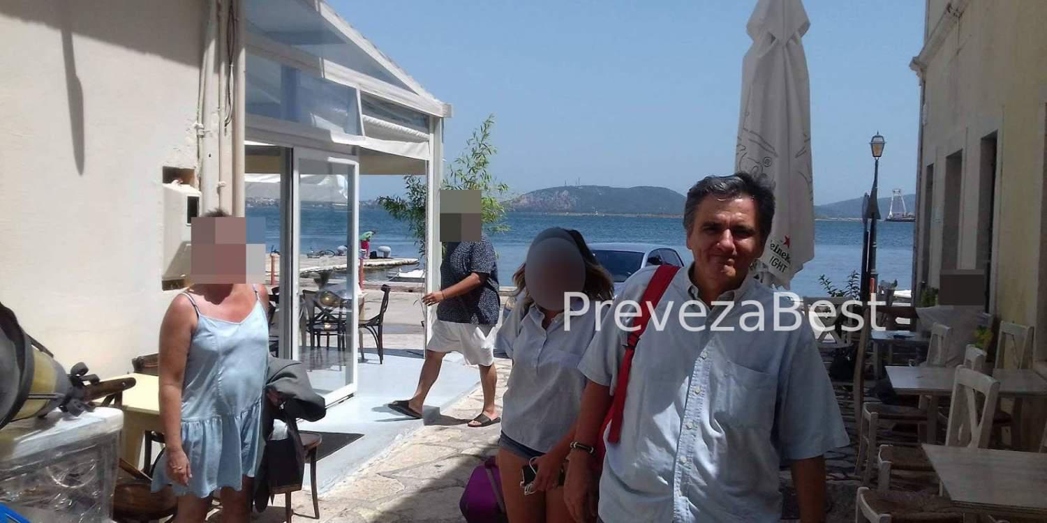 Φευγάτος ο Τσακαλώτος: Στην Πρέβεζα για διακοπές [εικόνες]