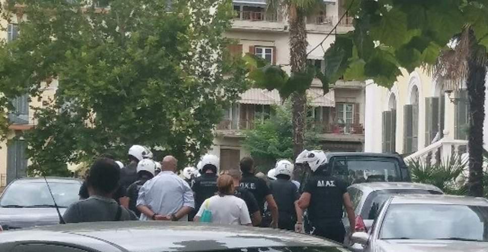Εισβολή του Ρουβίκωνα στο Υπουργείο Μακεδονίας – Θράκης [εικόνες & βίντεο]