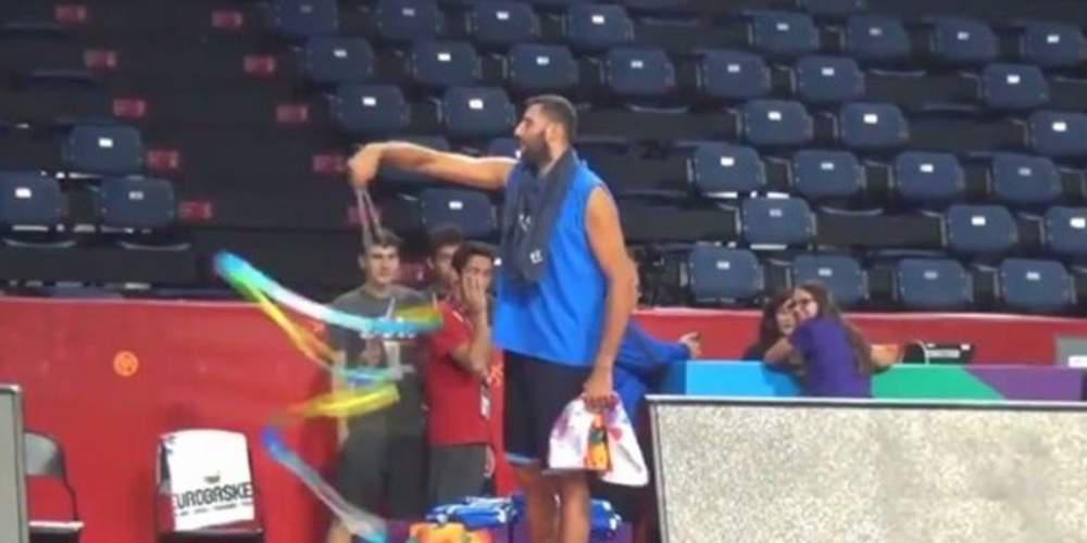 Δείτε τον Μπορούση να κάνει ρυθμική με κορδέλα! [βίντεο]