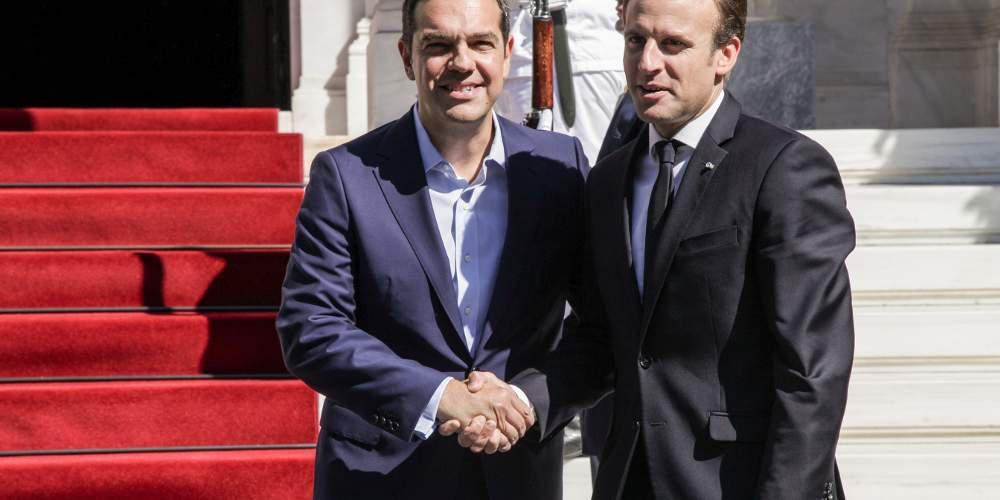 Μακρόν σε Τσίπρα: Πρέπει να μιλήσουμε για την έξοδο από την κρίση