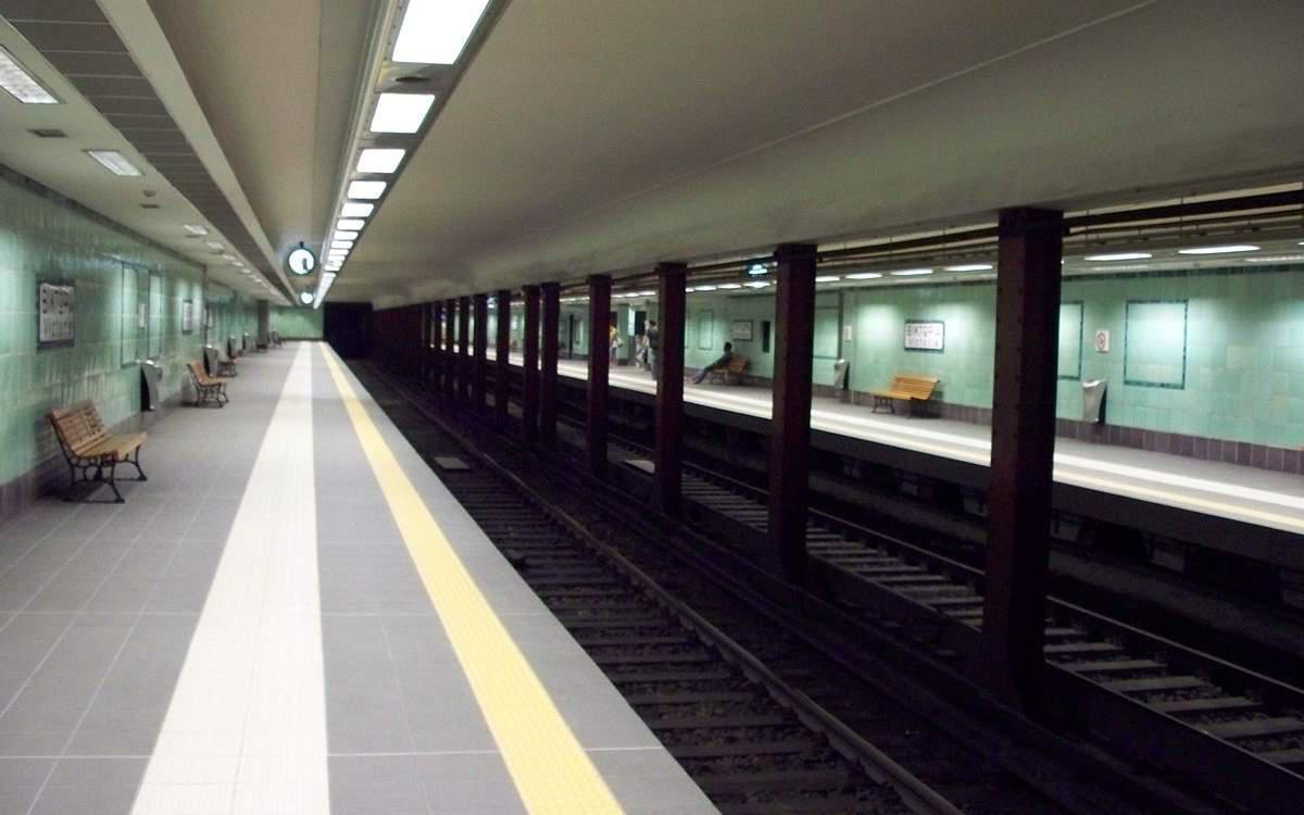 Ανδρας έπεσε στις γραμμές του μετρό στην Ομόνοια