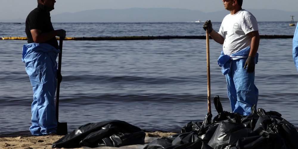 Δήλωση 6 δημάρχων: Δεν μας κάλεσαν στη συνεδρίαση για την πετρελαιοκηλίδα