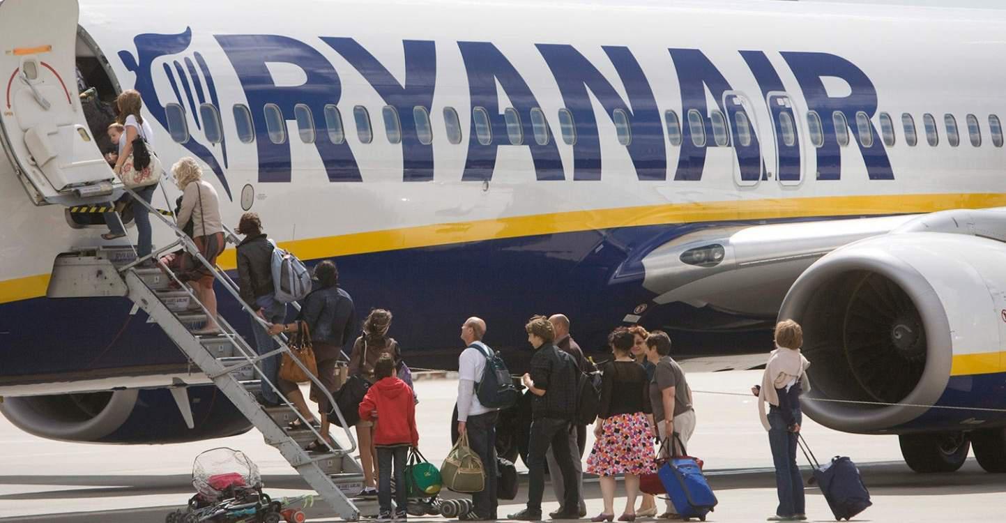 Ryanair: Υποχρεωτική μάσκα στους επιβάτες – Πότε ξεκινούν οι πτήσεις