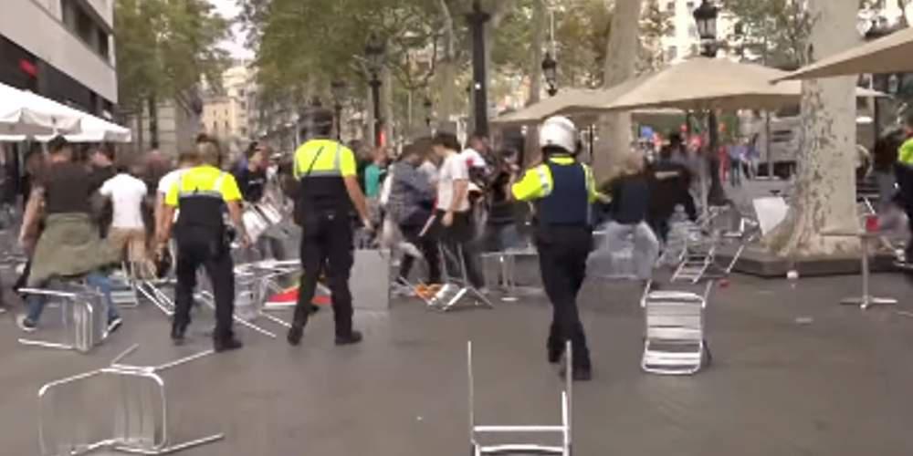 Χαμός στη Βαρκελώνη: Άγριες συγκρούσεις και ξύλο για την ανεξαρτησία [βίντεο]