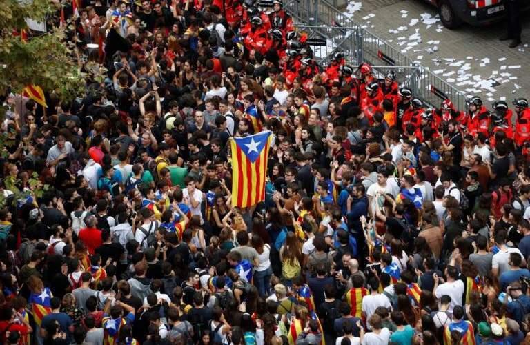 DW: Δεν υπάρχει δικαίωμα στην απόσχιση της Καταλωνίας