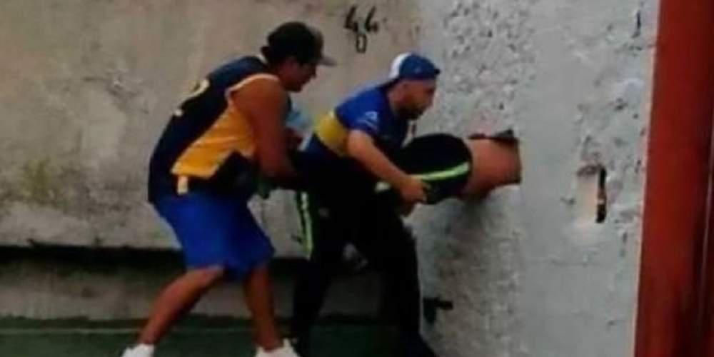 Σφήνωσε σε… τρύπα ενώ παρακολουθούσε παιχνίδι της Μπόκα Τζούνιορς [βίντεο]