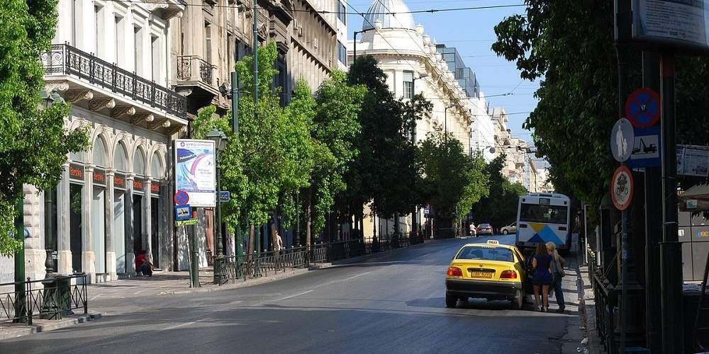 «Κόβεται» η κυκλοφορία στην αριστερή λωρίδα της οδού Σταδίου