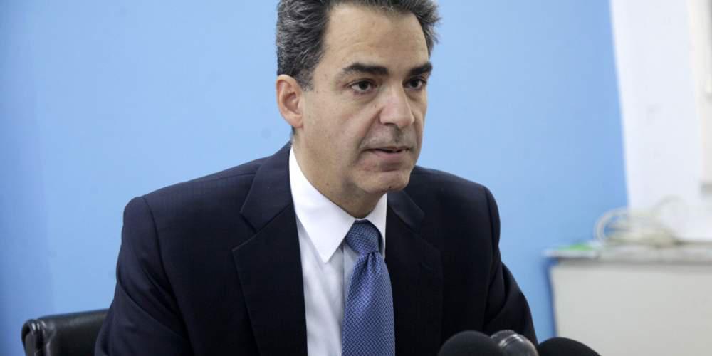 Τι απαντά ο Άγγελος Συρίγος για τις αφίσες που τον στοχοποιούν ως «φασίστα»