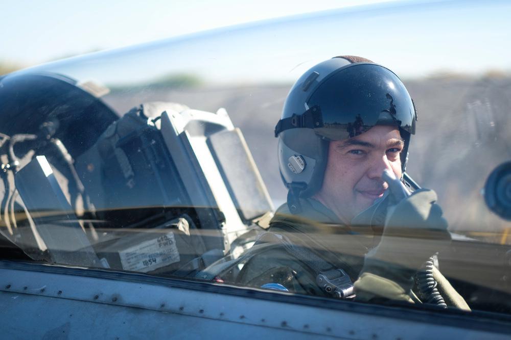 Πανάκριβη η βόλτα Τσίπρα με το F-16