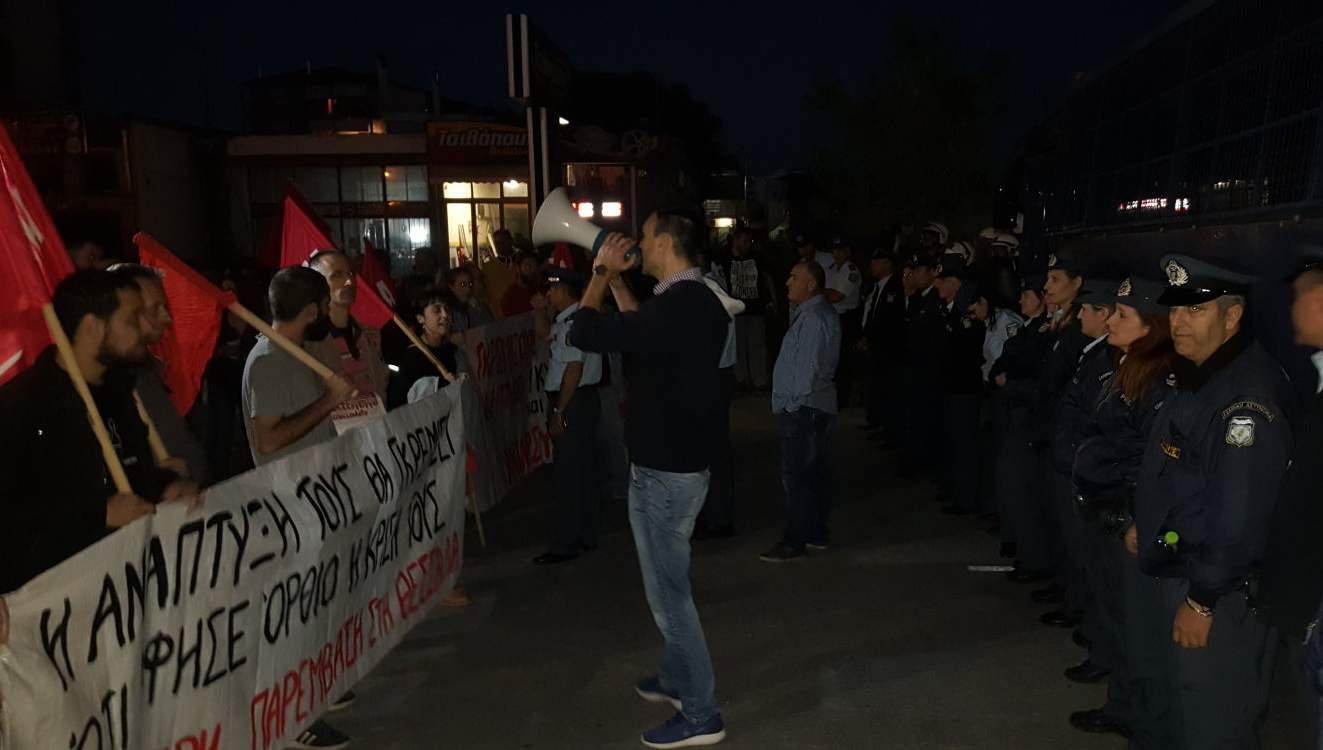 Οι Λαρισαίοι επεφύλαξαν «θερμή» υποδοχή στον Αλέξη Τσίπρα [εικόνες]