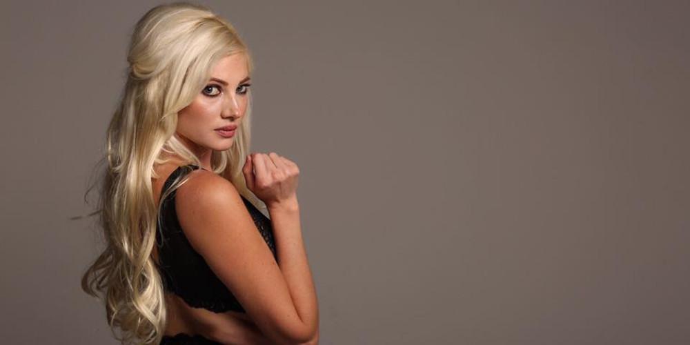 Δεν υπάρχει: Δείτε την εμφάνιση της Τζούλιας Αλεξανδράτου σε κλαμπ [βίντεο]