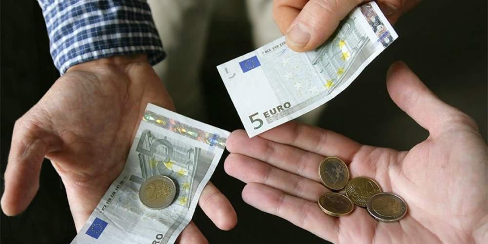 ΕΚΤ-Κορωνοϊός: Μικρός ο κίνδυνος μετάδοσης της Covid-19 από τα χαρτονομίσματα του ευρώ
