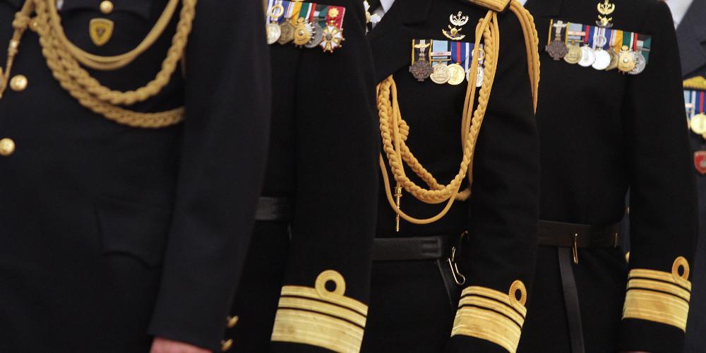 Ένστολοι Συντάξεις: Αυξήσεις έως 202 ευρώ το μήνα σε απόστρατους [πίνακες & παραδείγματα]