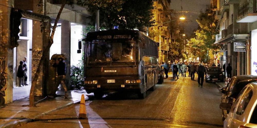 Νέες επιθέσεις με μολότοφ εναντίον ΜΑΤ στα Εξάρχεια