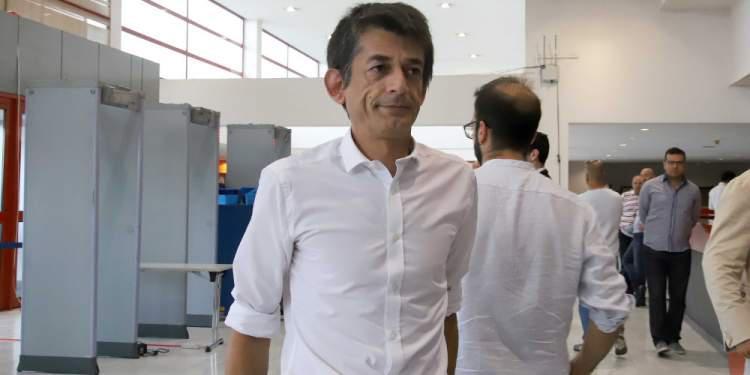 ΣΥΡΙΖΑ: Ο Καρανίκας μοιράζει… κόκκινες κάρτες σε συντρόφους