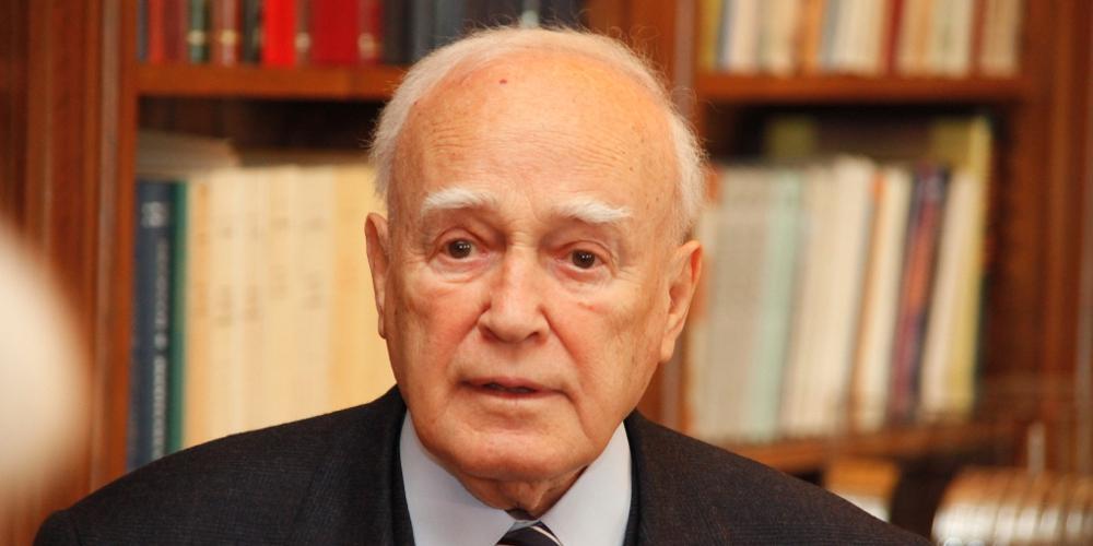 Πέθανε ο Κάρολος Παπούλιας – Ο πολιτικός κόσμος τον αποχαιρετά