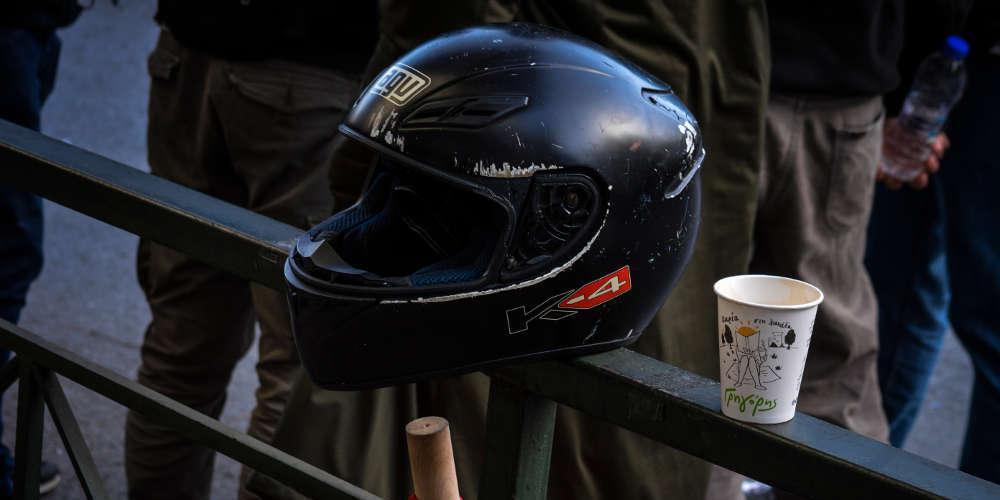 Άγρια επεισόδια στο Πολυτεχνείο – Κατάληψη από αντιεξουσιαστές [εικόνες]