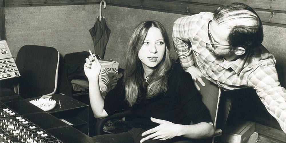 Χρήστος Πέτρου στον Ελεύθερο Τύπο της Κυριακής: Η Λένα Πλάτωνος είναι κλασική, άρα επίκαιρη