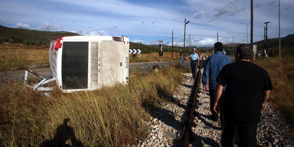 Ανατροπή λεωφορείου με μαθητές στα Τρίκαλα