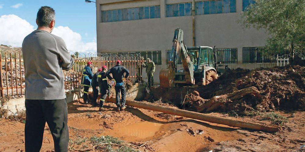Αποκάλυψη: Αμαξοστάσιο στο ρέμα και με την άδεια της Πολεοδομίας
