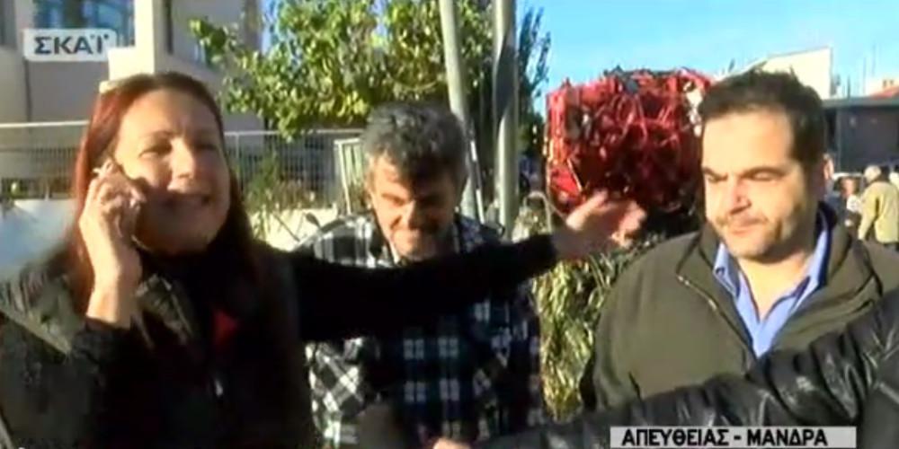 Ένταση on air μετά τις μπουνιές στο δημοτικό συμβούλιο της Μάνδρας [βίντεο]