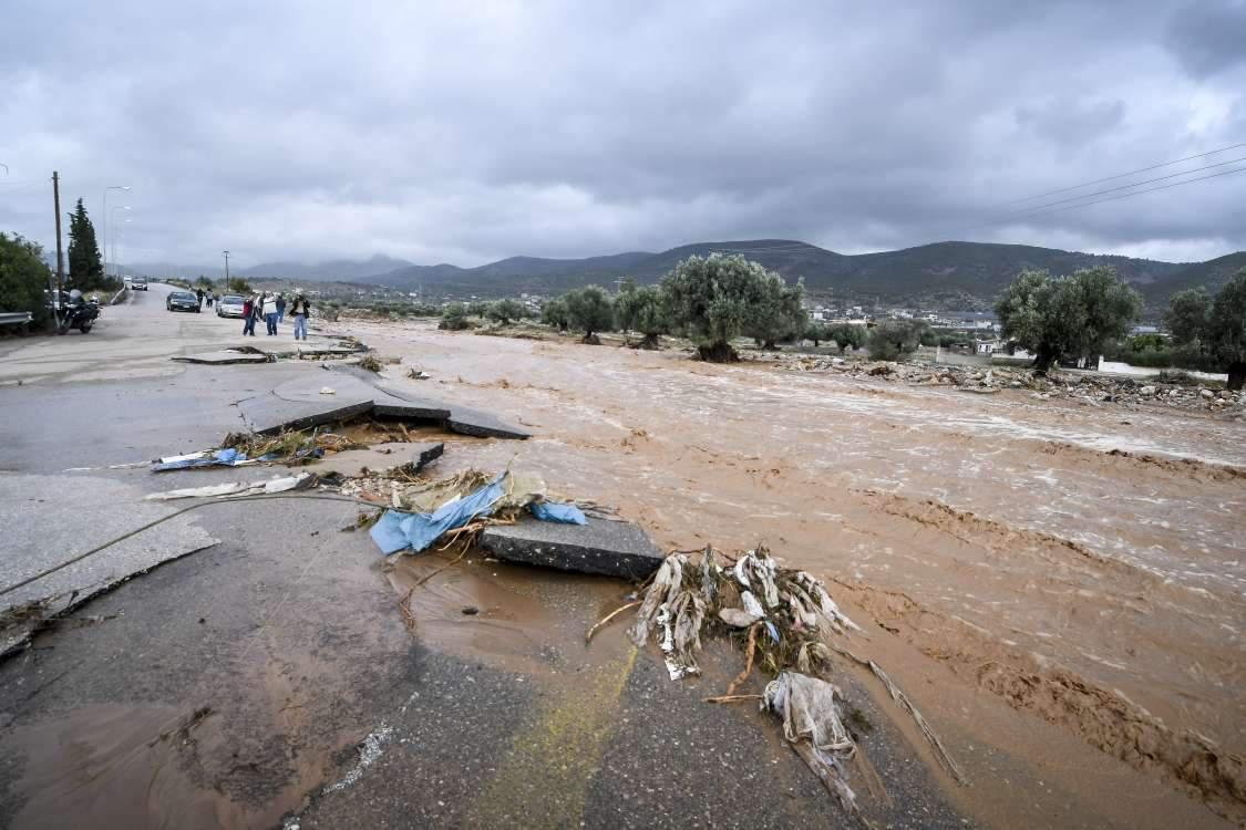 Πληροφορίες για 5ο νεκρό από την κακοκαιρία σε Μάνδρα και Νέα Πέραμο! [εικόνες & βίντεο]