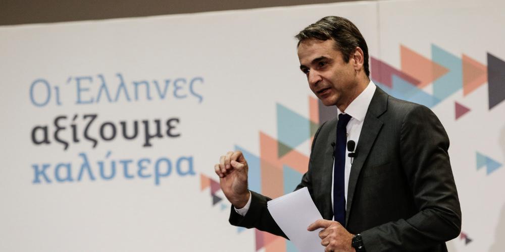 Η τυχαία συνάντηση του Μητσοτάκη με τον Γλέζο [εικόνα]