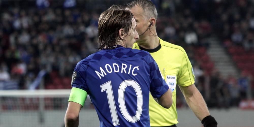 SUN: Οι Έλληνες έριχναν λέιζερ στον Μόντριτς [εικόνες]