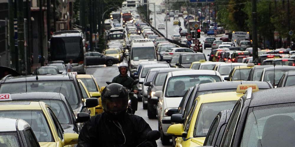 «Έμφραγμα» στην Κηφισίας: Τεράστιο μποτιλιάρισμα λόγω του ντέρμπι στο ΟΑΚΑ