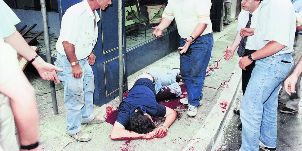 Οργή από τους συγγενείς των θυμάτων του Κουφοντίνα