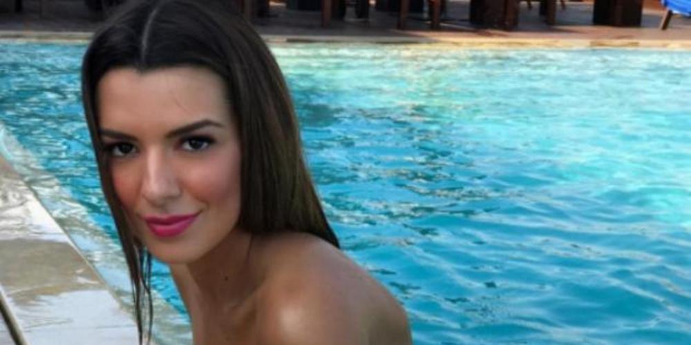 Η Νικολέττα Ράλλη με λευκό μπικίνι είναι παντοτινό θέαμα απόλαυσης [εικόνα]