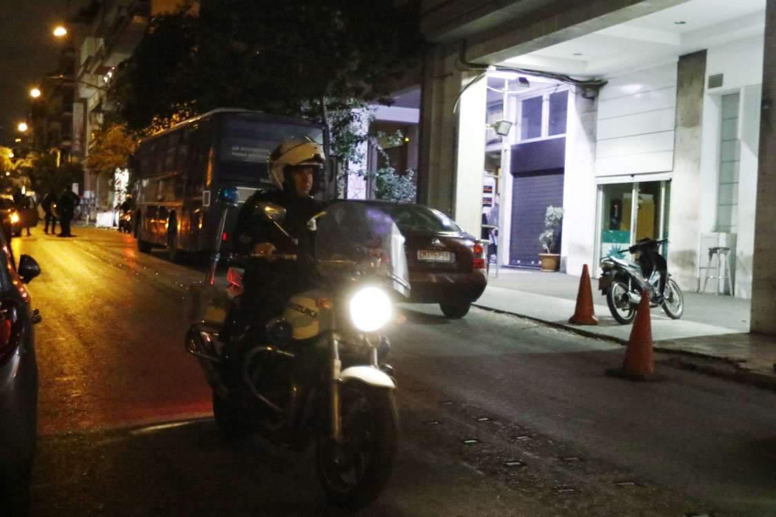 Στο νοσοκομείο αστυνομικός που αυτοπυροβολήθηκε τα ξημερώματα στα γραφεία του ΠΑΣΟΚ