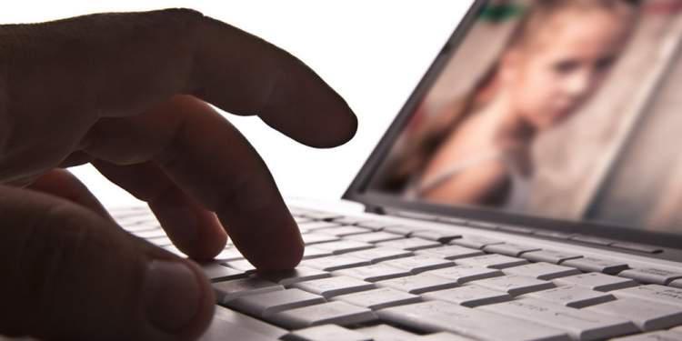 Συλλήψεις για παιδική πορνογραφία: Παρίσταναν τους μάνατζερ μοντέλων και παρέσυραν 12χρονες