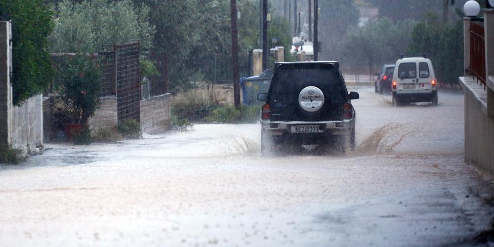Πάνω από 100 κλήσεις δέχτηκε η Πυροσβεστική για πλημμύρες