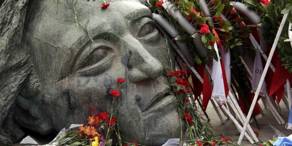 44 χρόνια από την εξέγερση του Πολυτεχνείου [εικόνες & βίντεο]