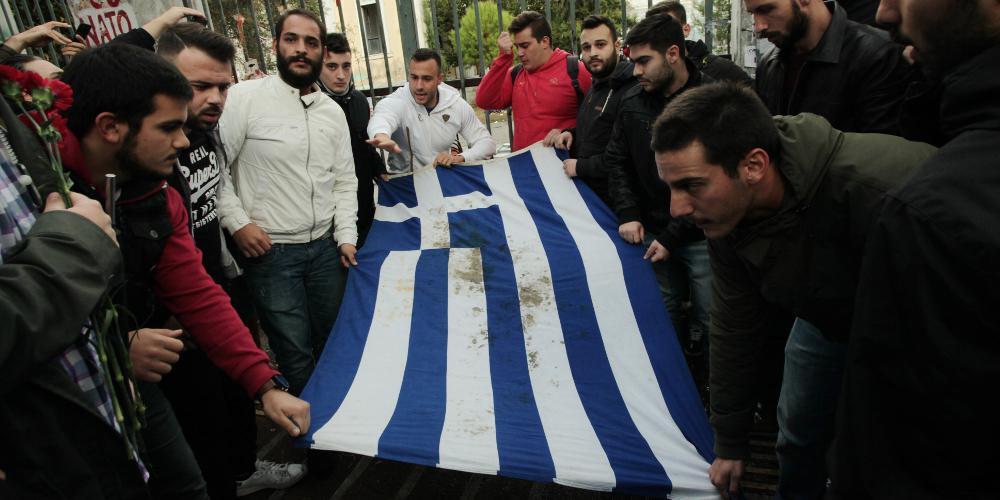 Ξεκίνησε η πορεία από το Πολυτεχνείο [εικόνες & βίντεο]