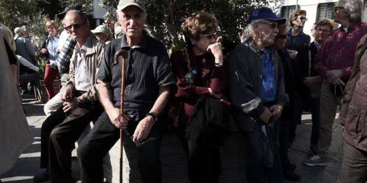 Συντάξεις: Αναδρομικά με ποσά έως 11.254 ευρώ στο Δημόσιο - Ο πίνακας των πληρωμών ανά Ταμείο